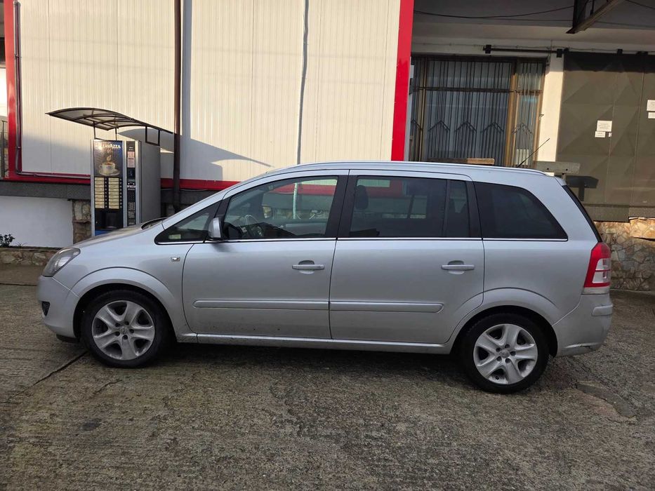 Opel Zafira B Facelift 2011 г.