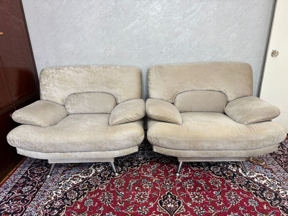 Продам диван и два кресла