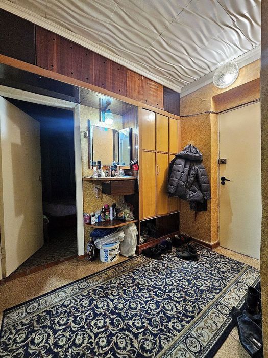 Чиланзар 23-й квартал Трёхкомнатная балкон 2х6 метра