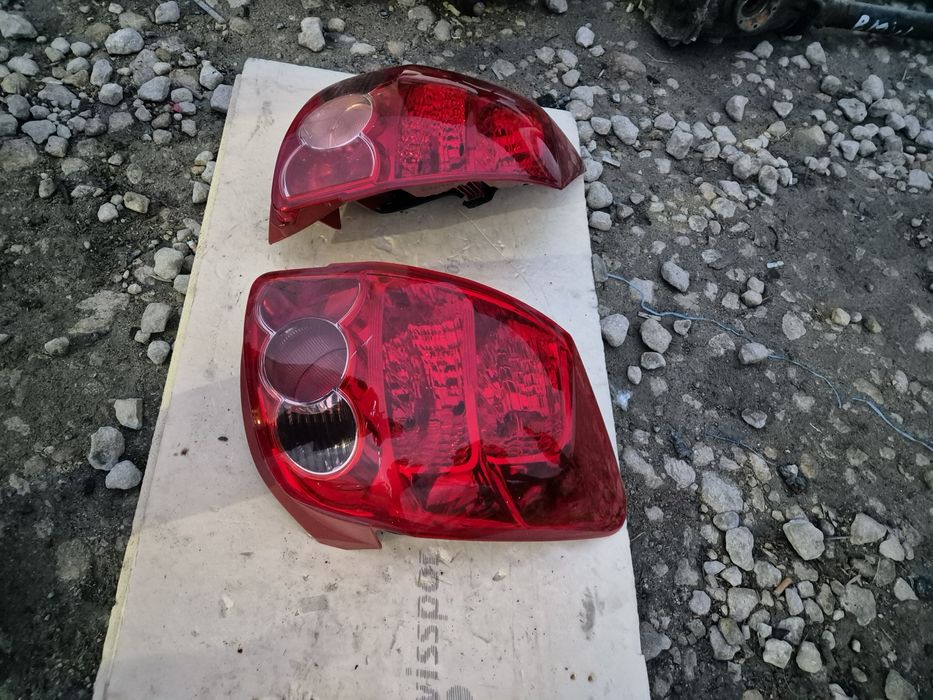 Оригинален Десен Стоп за Тойота Аурис 2007- 2011г