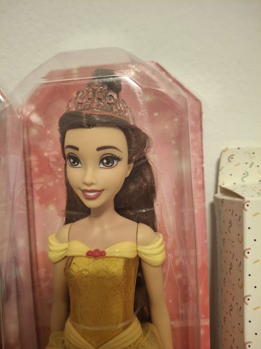 Vand lot jucarii cu 2 papusi Disney ( Ariel si Belle)