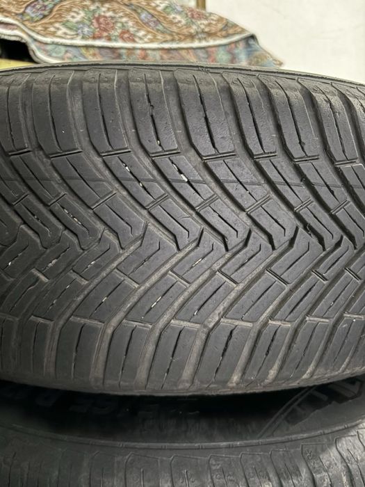 4 бр. всесезонни гуми Continental AllSeasonContact 215/65/17