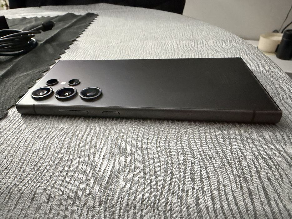 Samsung Galaxy S24 Ultra 256GB Titanium Black• Като нов • Гаранция • Пълен комплект + калъфи . БЕЗ БАРТЕРИ