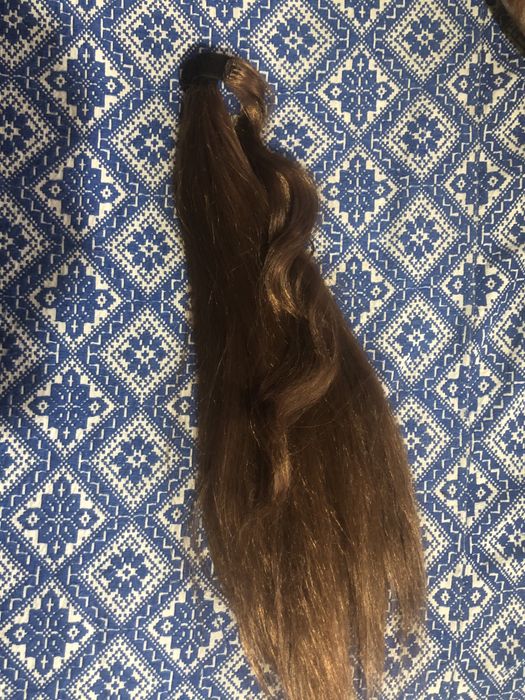 Кестенява на цвят опашка