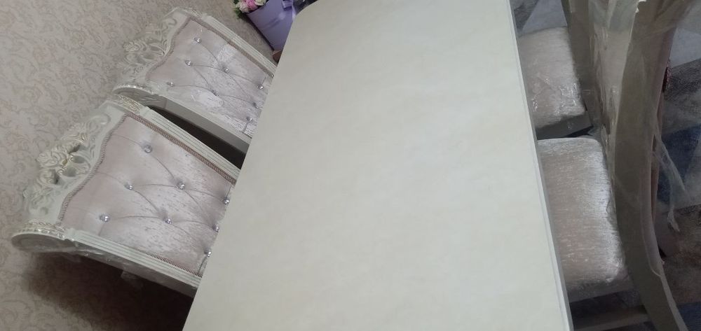 Гостиной стол и стулья (6)