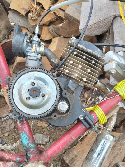 Vând motor de bisa  și tot cu acâseori