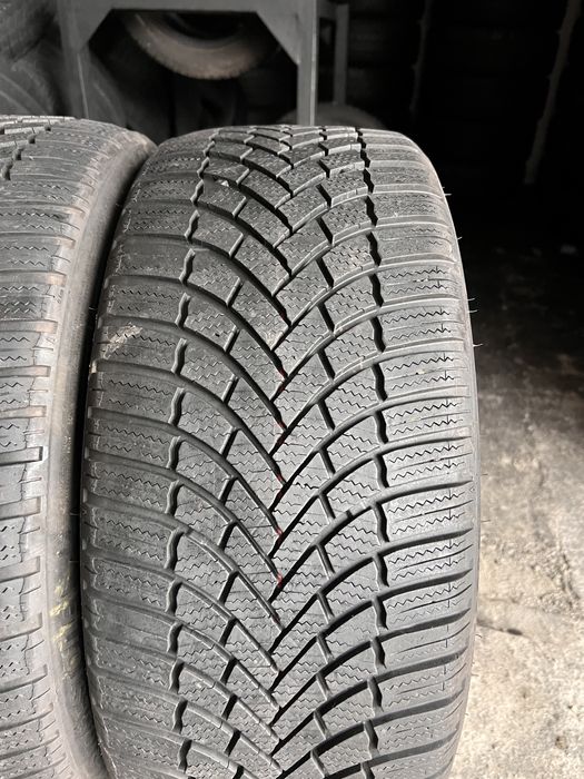 2 anvelope iarna 225/40/19 , Bridgestone , DOT 2023 , 6.4 mm