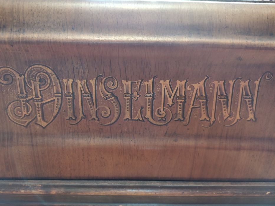 Vând mașina de cusut de colecție !!