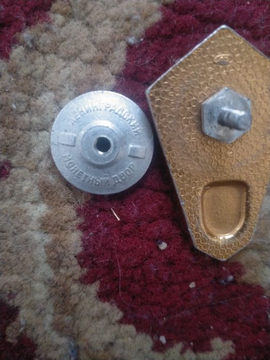 КСРО жоғары оқу орнының төсбелгісі(оригиналь)