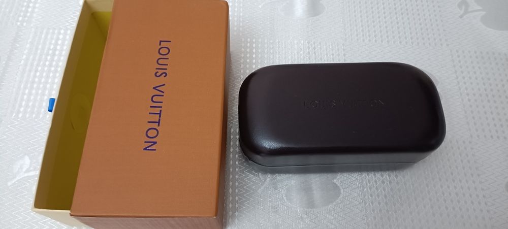 очки солнцезащитные