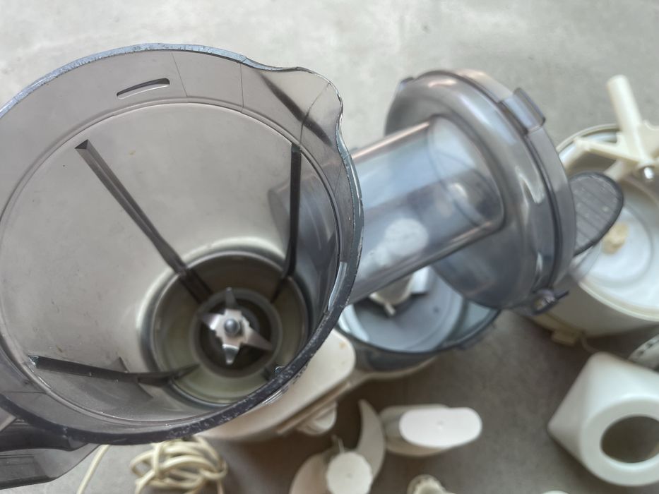 Продам кухонный комбайнь !Бренд:Элекма