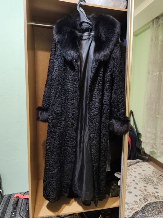 Продам шубу Каракульча