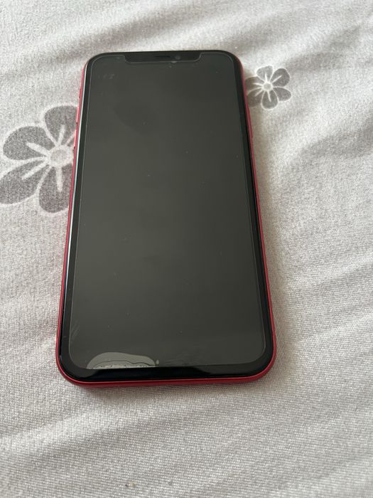 Iphone 11 ,rosu,folosit,husa cadou