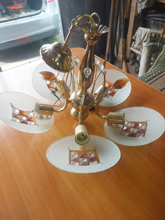Продам кухонный стол и люстру