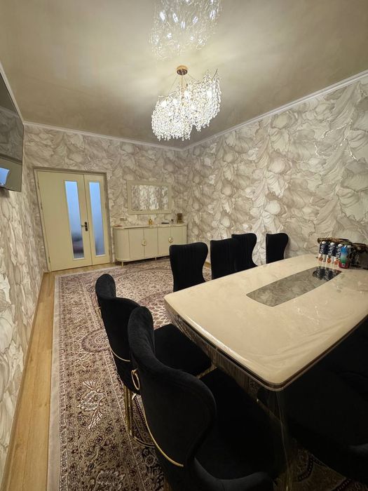 Uy sotiladi srochni. Kelishiladigan joyi bor.