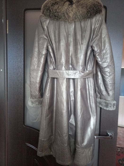 Продаётся  зимний плащ(дубленка)