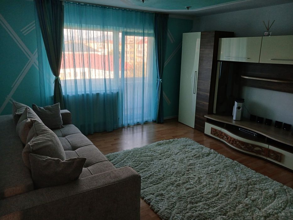 Închiriez apartament 3 camere Baia Mare