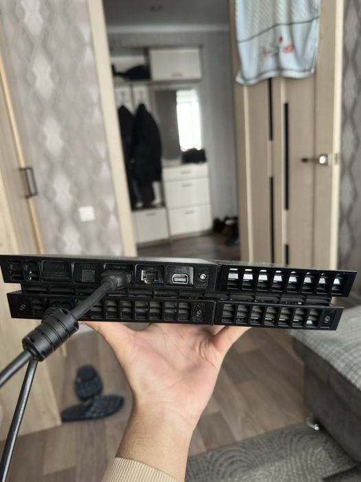 Продам Playstation 4 на запчасти