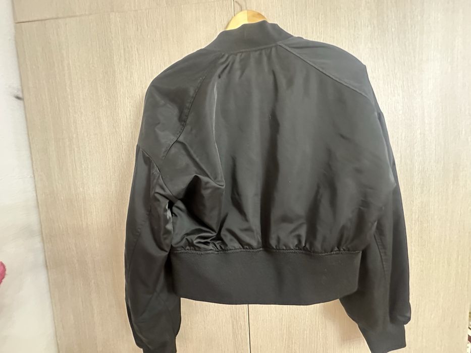 Бомбер атласный zara