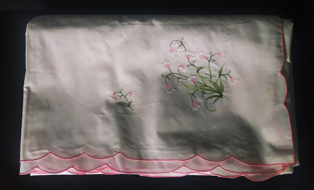 Набор скатерть и салфетки вышитые,Китай,СССР