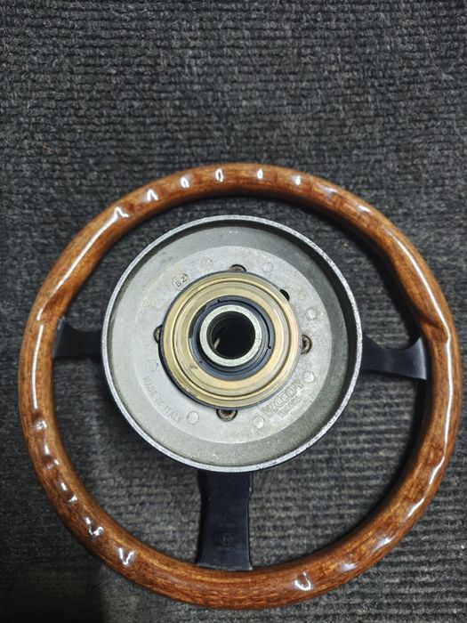 Volan momo cu butuc mercedes