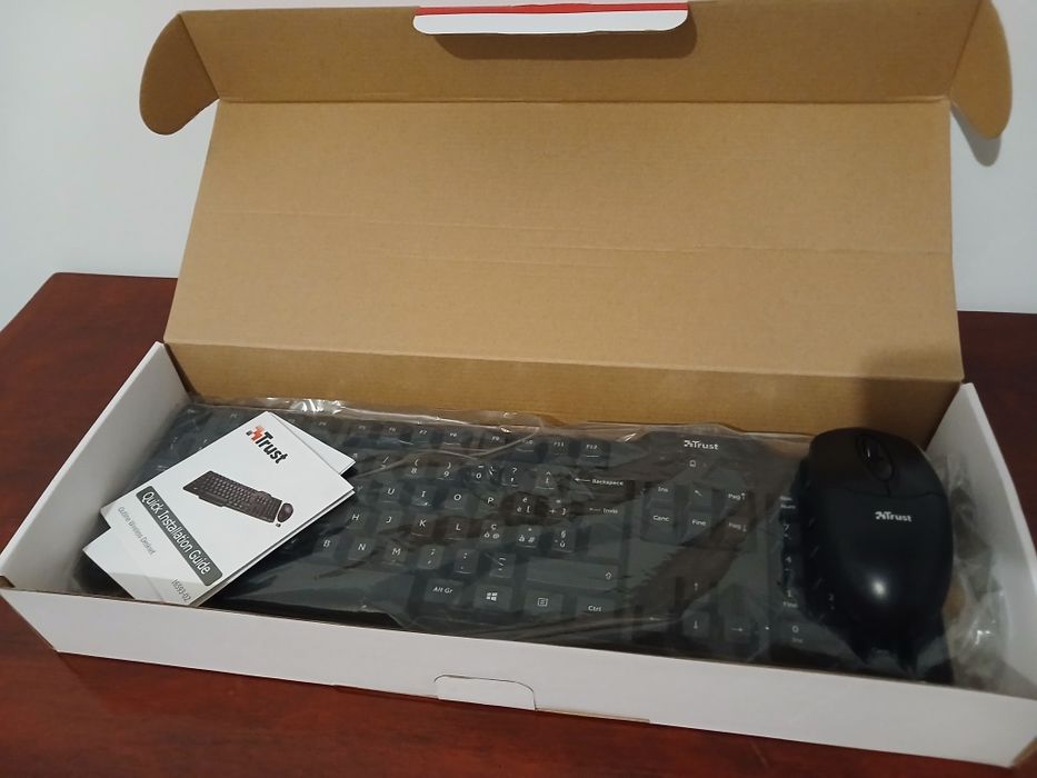Vând tastatură Trust Wireless.NEGOCIABIL.