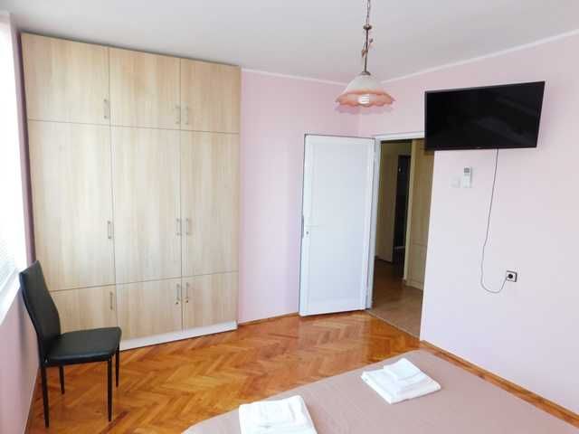 Дава се под наем Тристаен апартамент в Търговище, Център - 68 кв.м за 306 € - Снимка #4