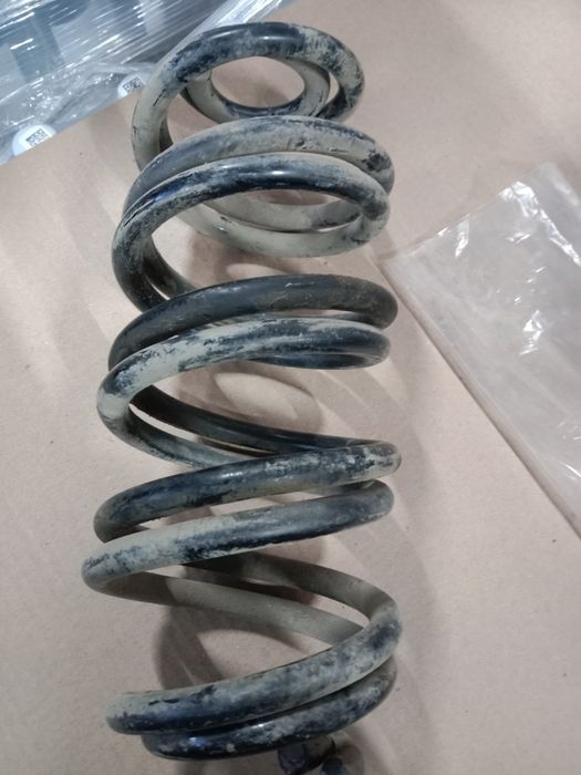 Продам пружины  задние. И задний противотуманку