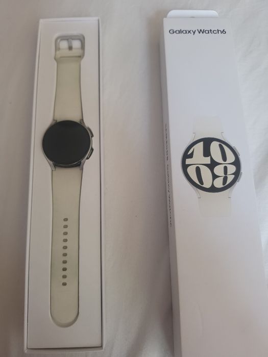 Продавам часовник  Samsung wach 6
