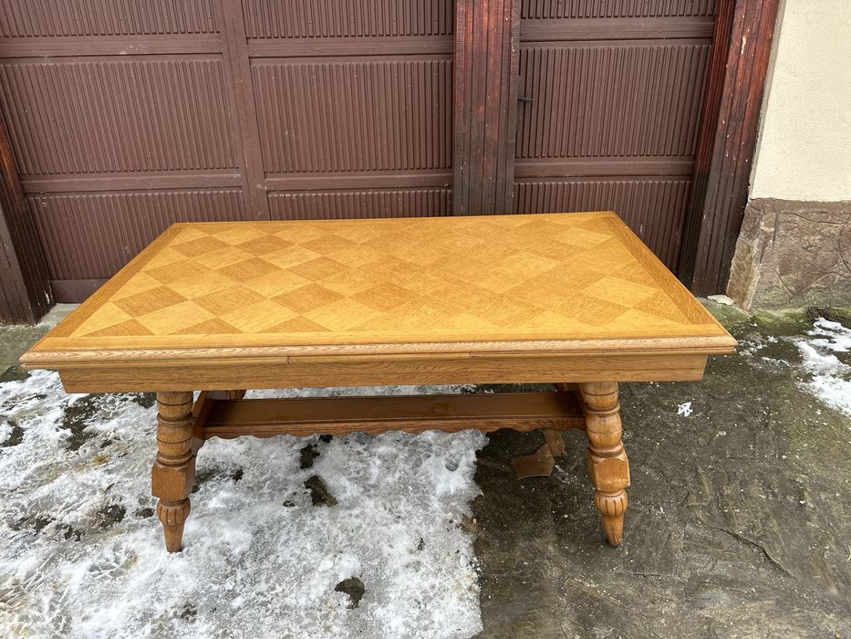 Разтегателна трапезна маса – класически стил