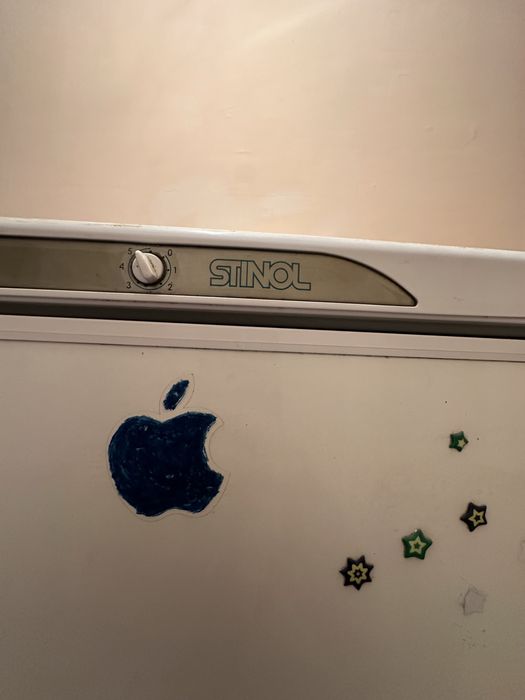 Холодильник морозильник.