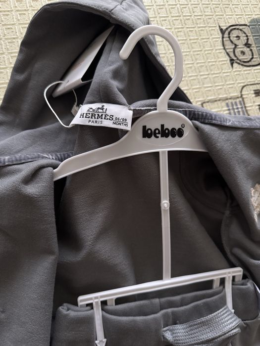 Абсолютно новый комплект ожежды для малыша