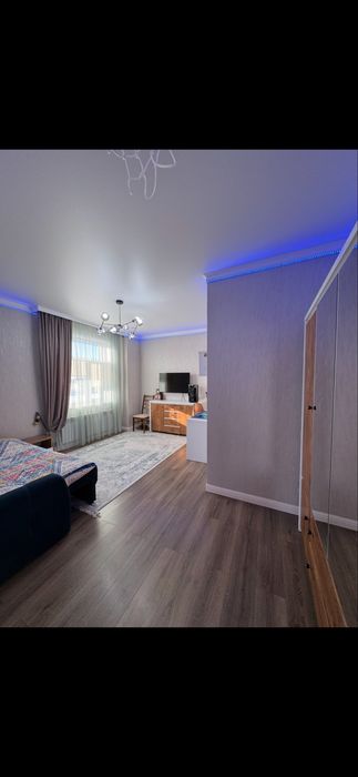 Продам шкаф с зеркалом