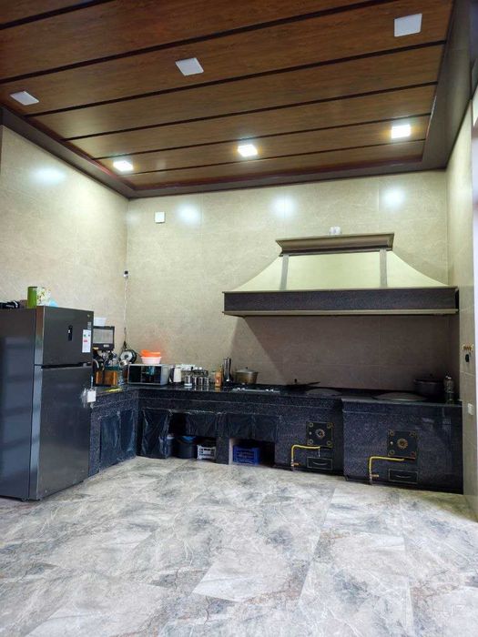 Hovli sotiladi, 3.7 sotix, burchakli