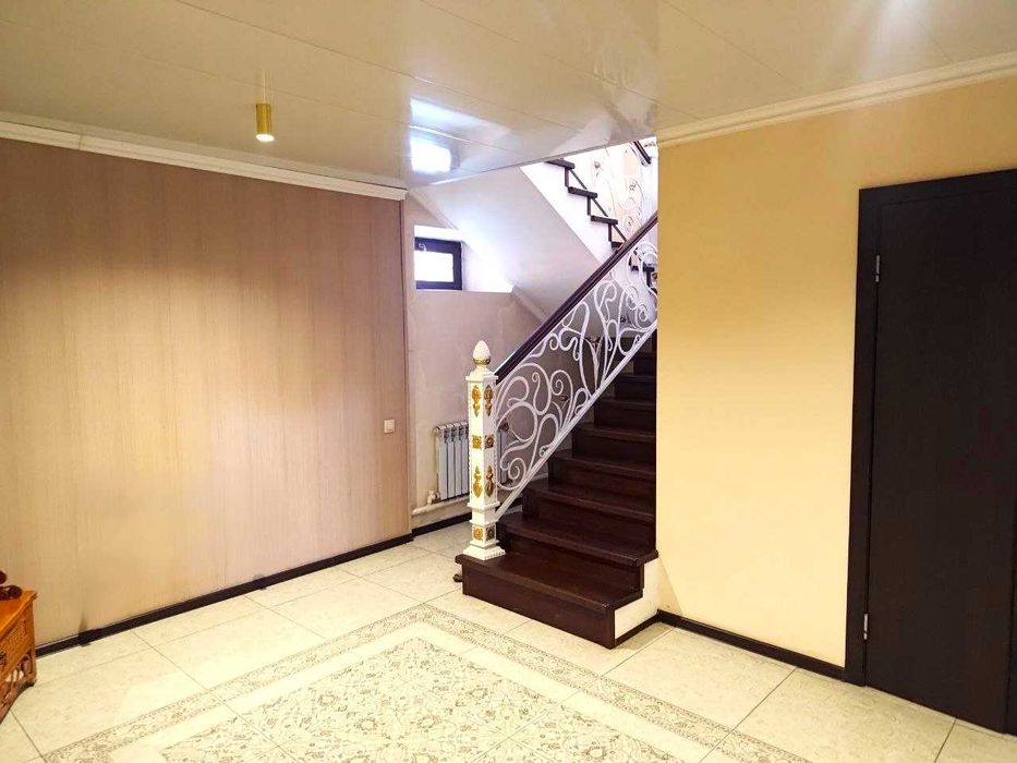 ,,,  Продам 6-ти комнатный ДОМ в ГОРОДЕ