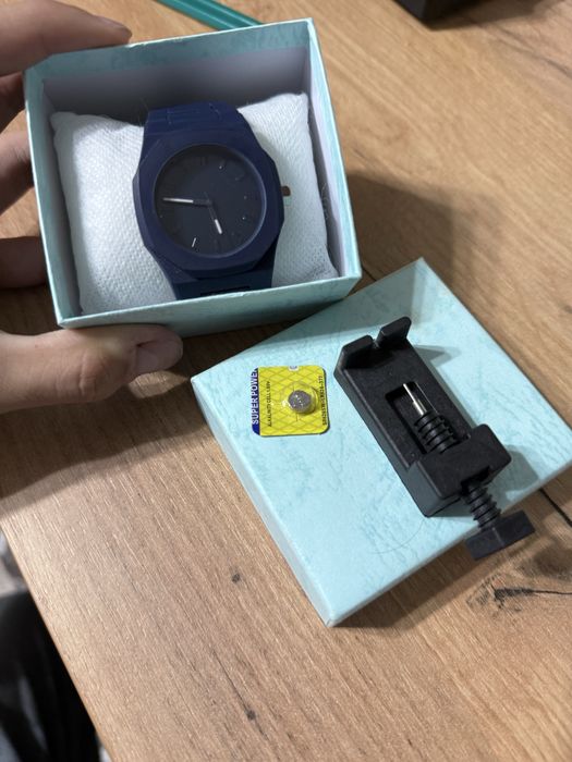 Кварцевые часы новые