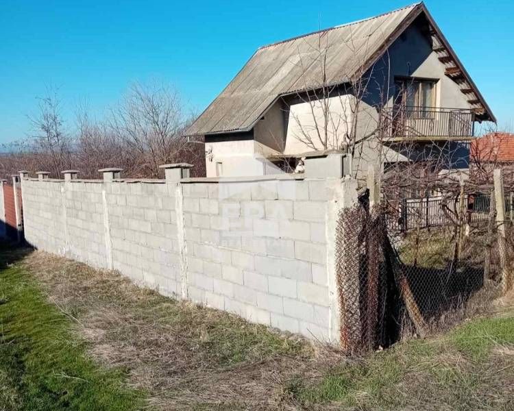Двуетажна къща в с.Сталево община Димитровгард