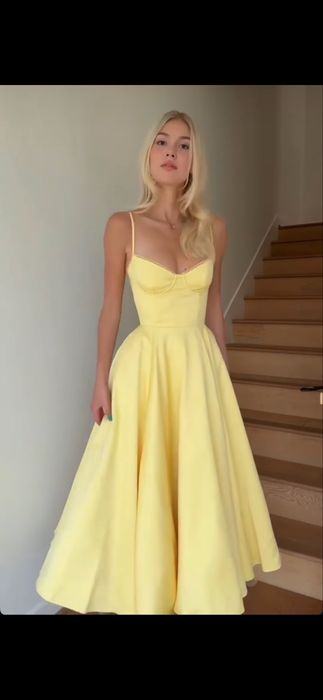 Платье желтое атласное