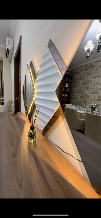 Стол трансформер (увеличивается) стул 8шт.  и комод с подсветкой