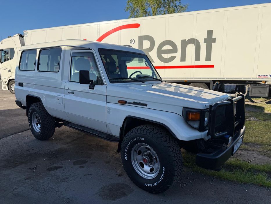 Toyota Land Cruiser HZJ 78 Troopy