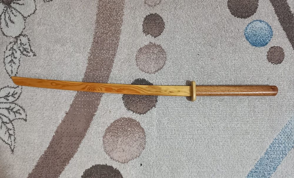 Продается деревянный меч Катана