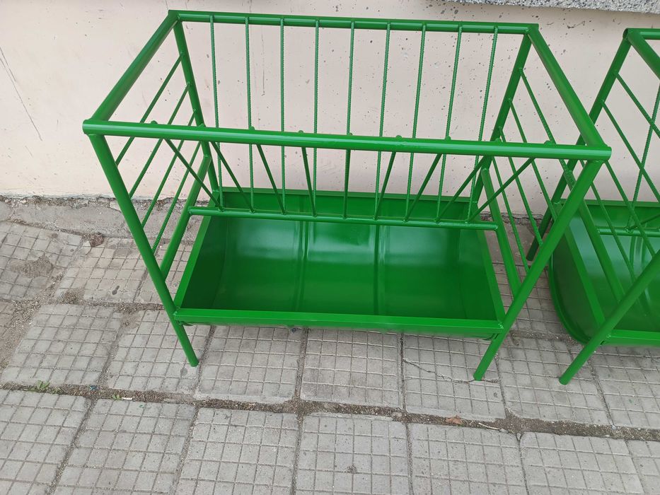 Хранилка/ясли за овце кози