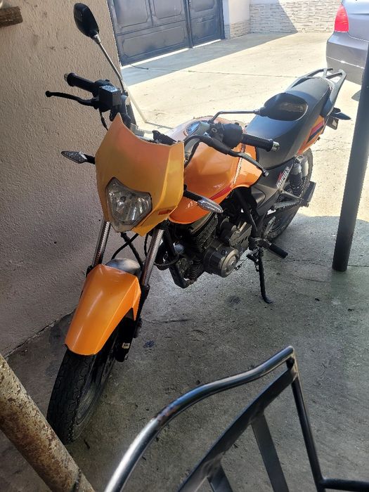 Vând motor înmatriculat