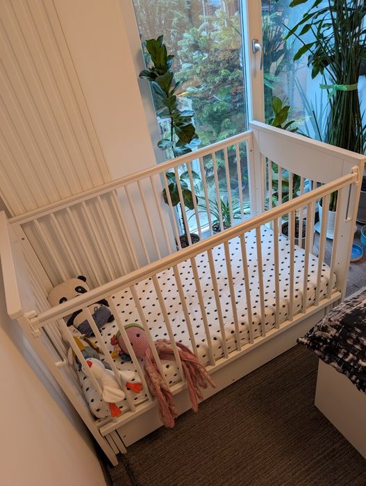 Pătuț bebe Klups Luna alb lemn cu sistem de legănare