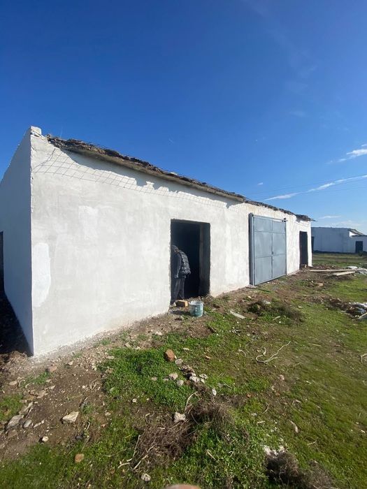 4 гектар 2000м2 бино билан сотилади
400 сотх жой 2100 м2 биноси билан