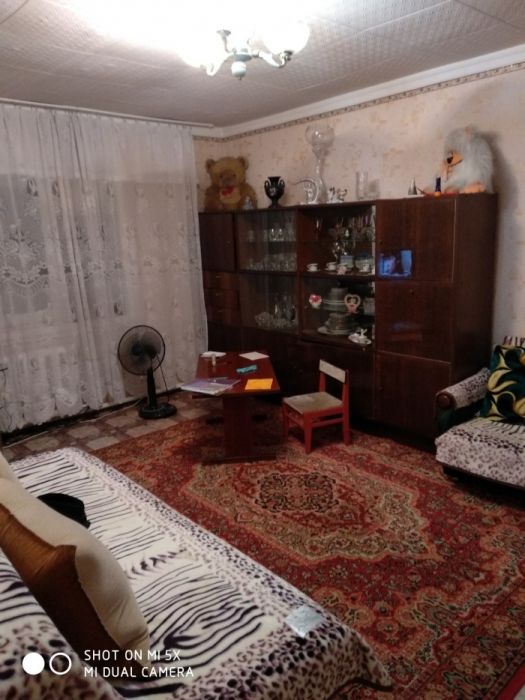 Продам 1ком 1этаж 2этажки спутник2 дерево не дорого вдоль дороги