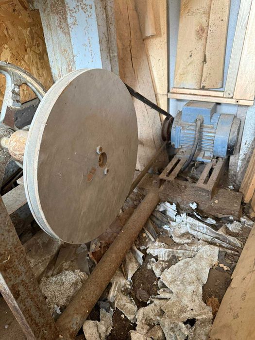 Банциг. Диаметър на колелото 400мм., на трифазен ток.