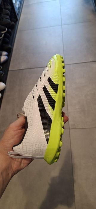 Нови стоножки adidas