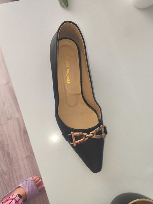 Елегантни дамски обувки