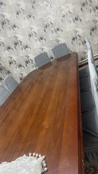 Стол 10 стулясымен сатылады